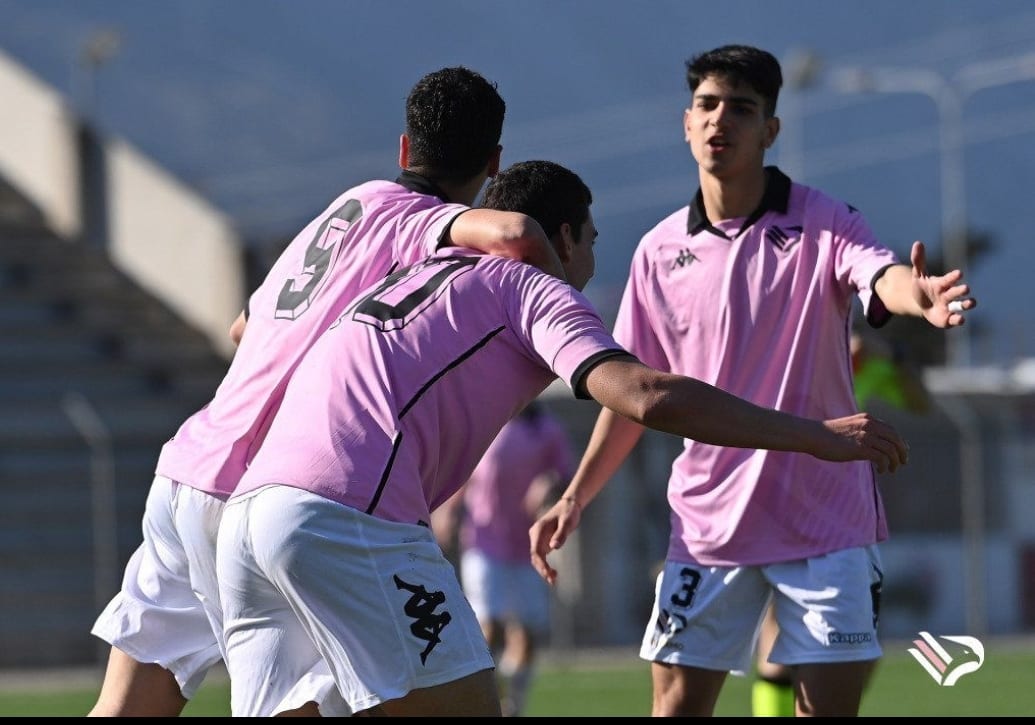 É stato già aggregato alla prima squadra. L'alcamese Carlo Mannina sogna in grande