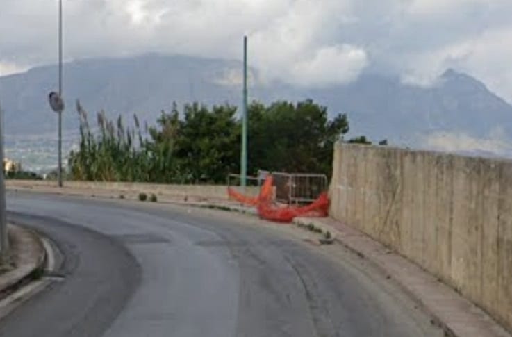 Parapetto franato dal 2017 in via San Leonardo, ad Alcamo non bastano 5 anni per intervenire