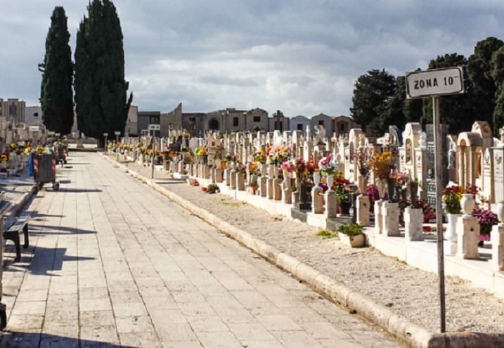 Cimiteri di Alcamo quasi pieni, salme "ospitate". Costi triplicati per concessioni aggiuntive