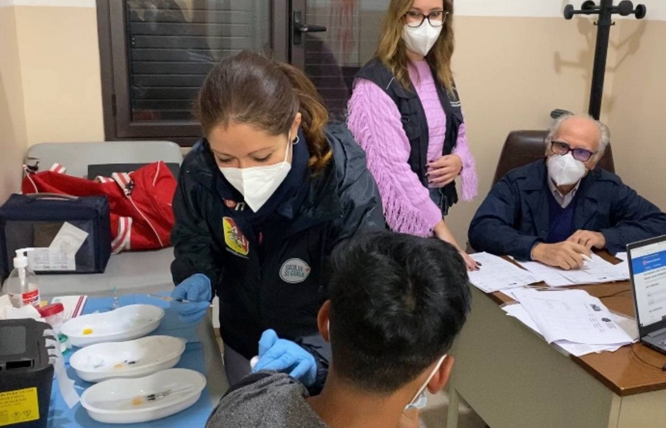 ‘Badia Grande’, minori non accompagnati. Vaccinazioni in camper a Valderice