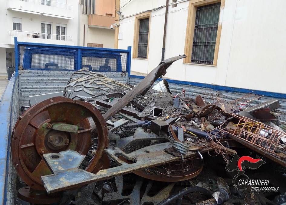 Rifiuti ferrosi pericolosi sull'autocarro, denunciati ad Alcamo padre e figlio. Rischiano l'arresto