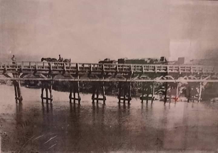 80 anni di ponte: legno, pietra, ferro e cemento. Due crolli sul San Bartolomeo (video)