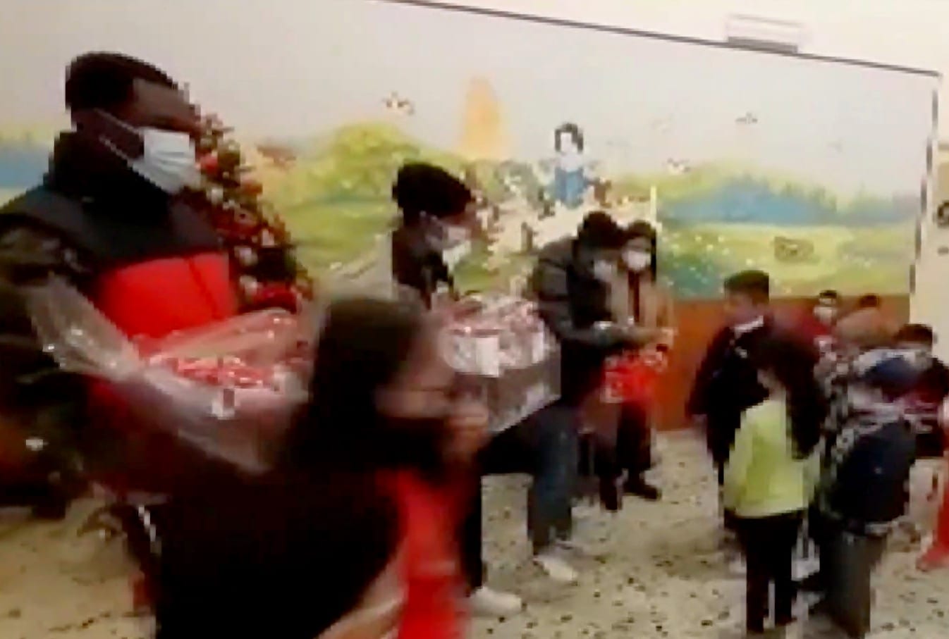 Giovani migranti solidali, a Marsala doni a ospiti di un istituto