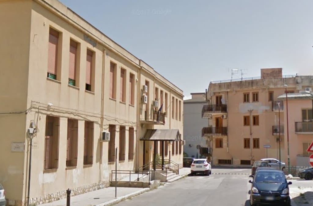 Contagi nelle scuole, a Castellammare chiude plesso 'Mignosi'. Appello del sindaco