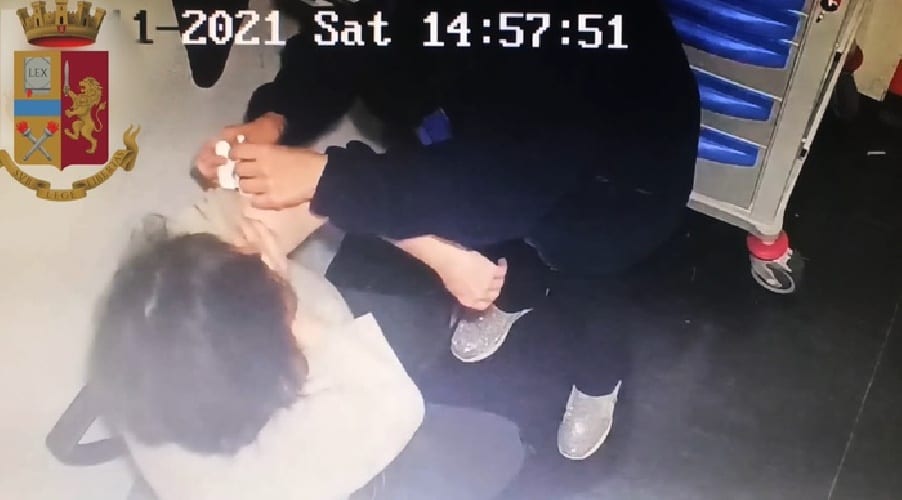 Dosi in garza per accontentare i no-vax. 100 euro a ‘favore’, tre fermati