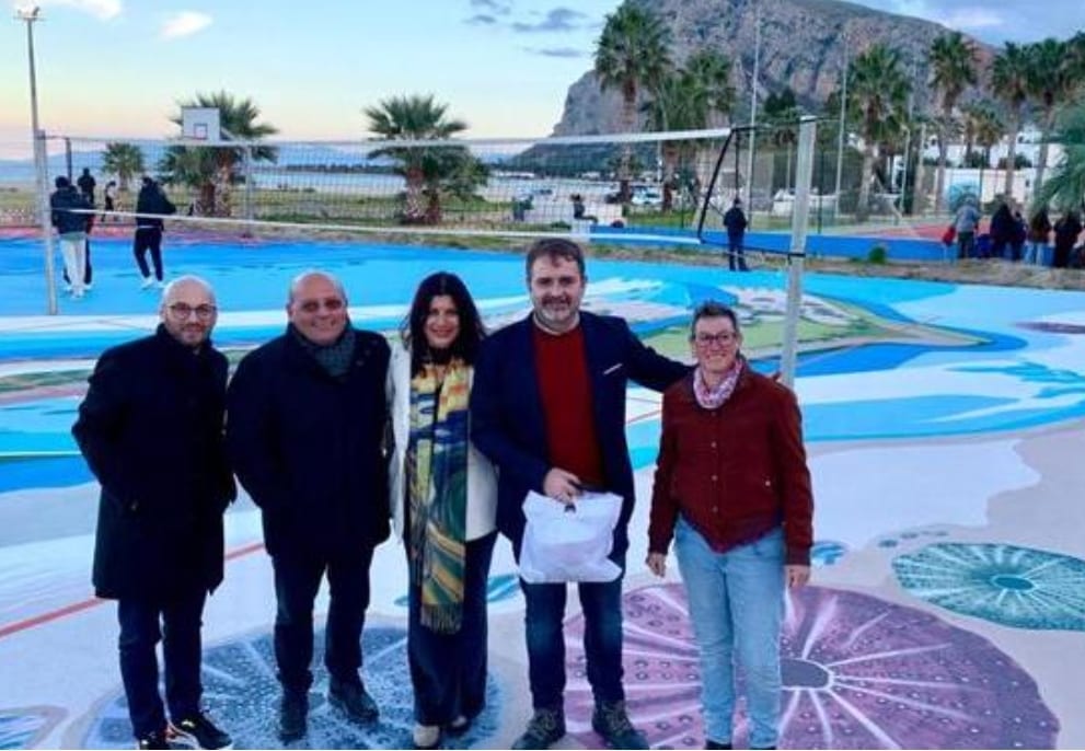 La “Porta del Mare” rende unica la pavimentazione dei campi sportivi di San Vito lo Capo