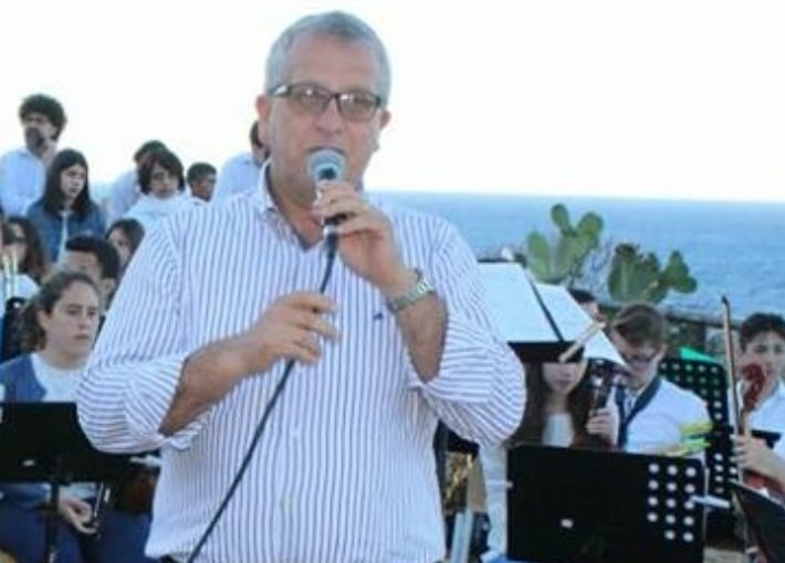 Romanzo biografico che si intreccia con la vita di ciascuno. Opera del preside Picciché