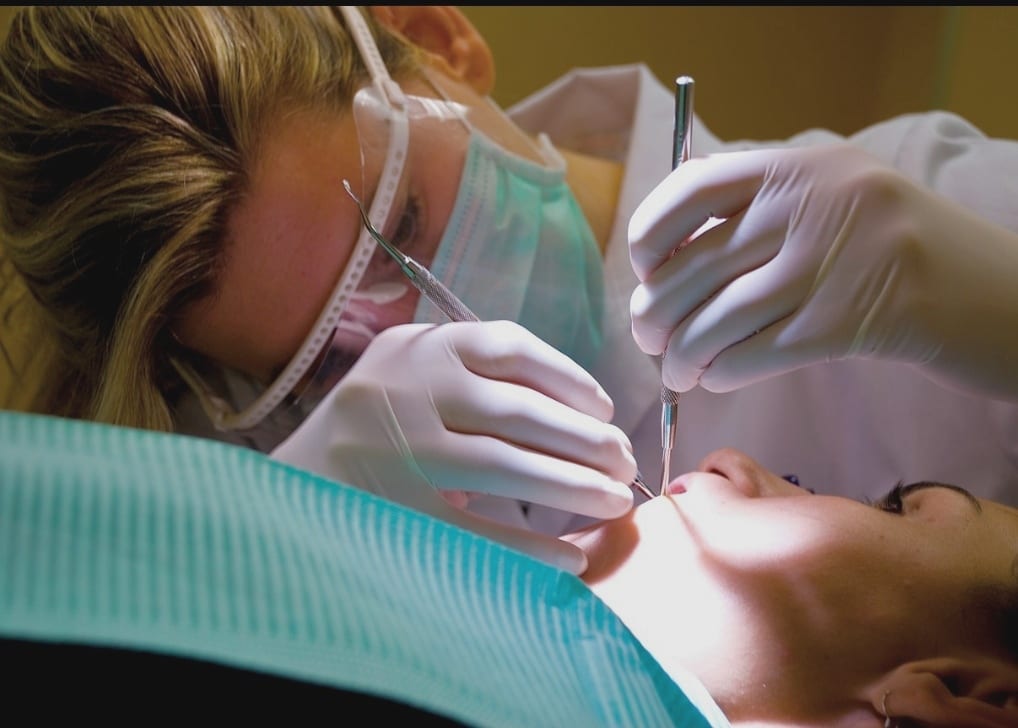 Denunciato falso dentista, operava a Carini da sette anni