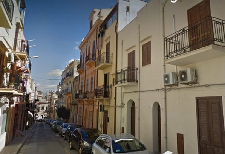 Macabra scoperta, escono per andare al lavoro e trovano cadavere in casa. Disposta autopsia
