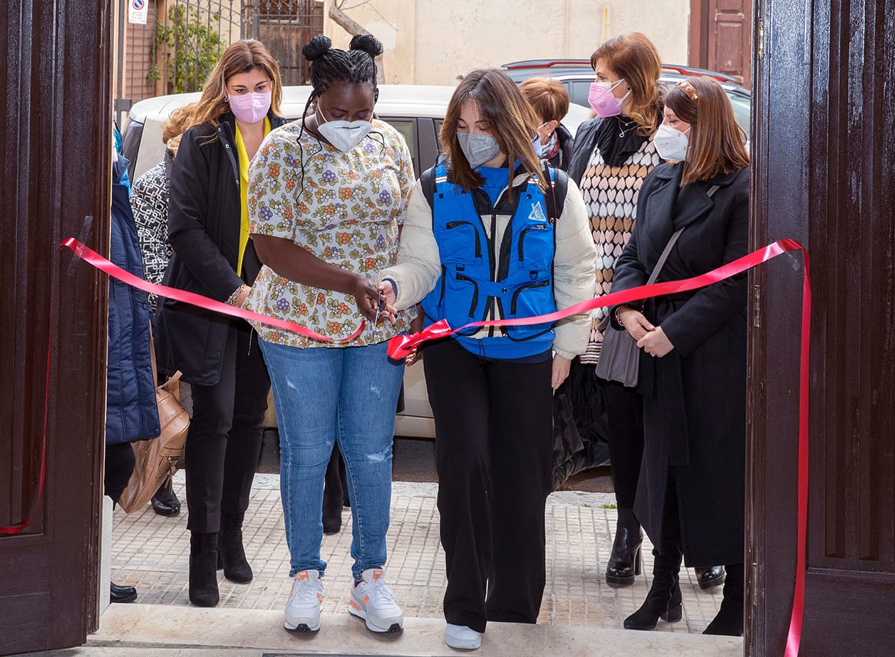 Paceco, in mostra scatti di ‘Modelle per un Giorno”. Nigeriana trova lavoro nella moda
