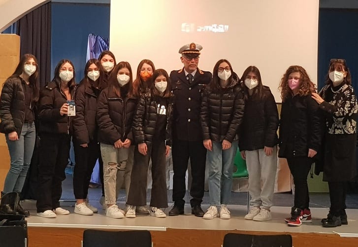 Sicurezza stradale, ragazzi castellammaresi della 'Pascoli' incontrano il commissario capo Ganci