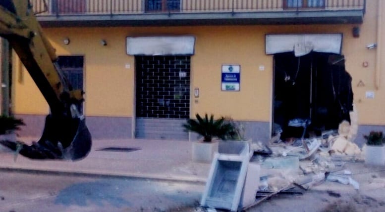 Assalti ai bancomat con escavatori a Marsala e Trapani, altre cinque condanne con rito abbreviato