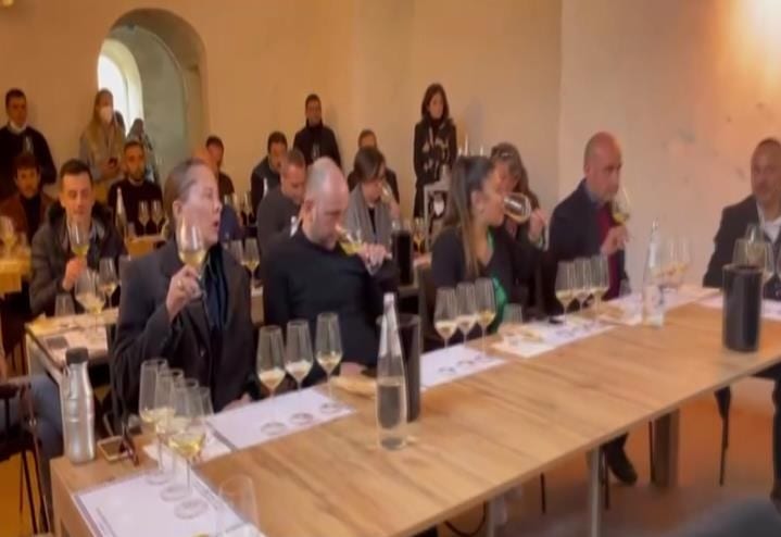 Al via le attività dell'Enoteca Regionale, ieri corso per conoscere il vino e il 'catarratto'. Presenti 40 ristoratori