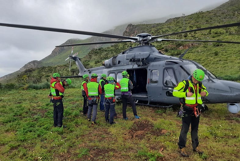 Addestramento fra 82° CSAR e centro speleo-alpino. Simulati salvataggi in zona impervia dello 'Zingaro'