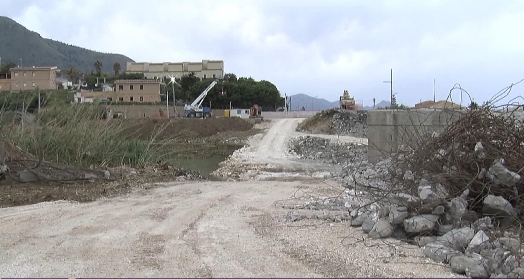 Ponte San Bartolomeo, impresa alcamese completa demolizione. Rizzo: "Transito va riaperto a giugno"