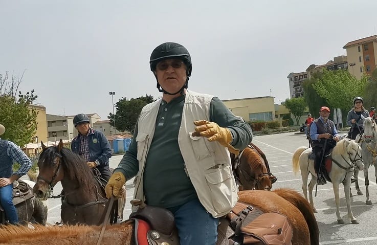 Cavalli in marcia per l'ospedale di Alcamo, in sella anche bimba di 7 anni. Borruso attacca duramente Oddo