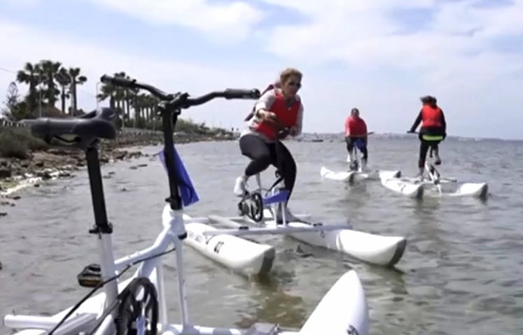 Arrivano le ‘water bikes’ allo Stagnone di Marsala. Nuova attrattiva per i turisti
