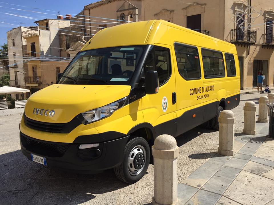 Scuolabus off-limits per i bimbi dell’infanzia. Ad Alcamo mancano assistenti di bordo