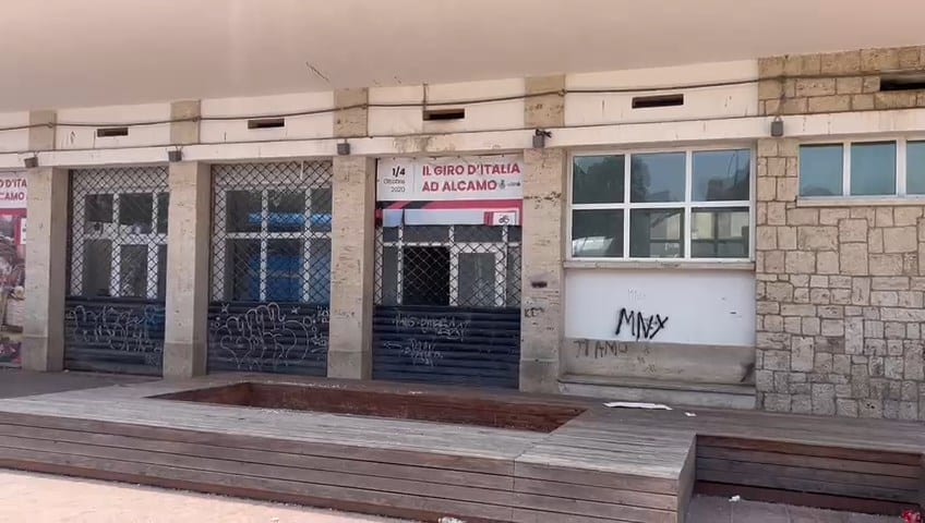 Tempi lunghi per riaprire l’ex autostazione di piazza della Repubblica di Alcamo