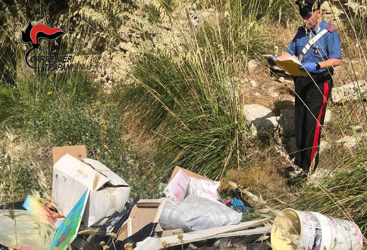Abbandono di rifiuti ad Erice. Tra i denunciati anche un operaio della forestale