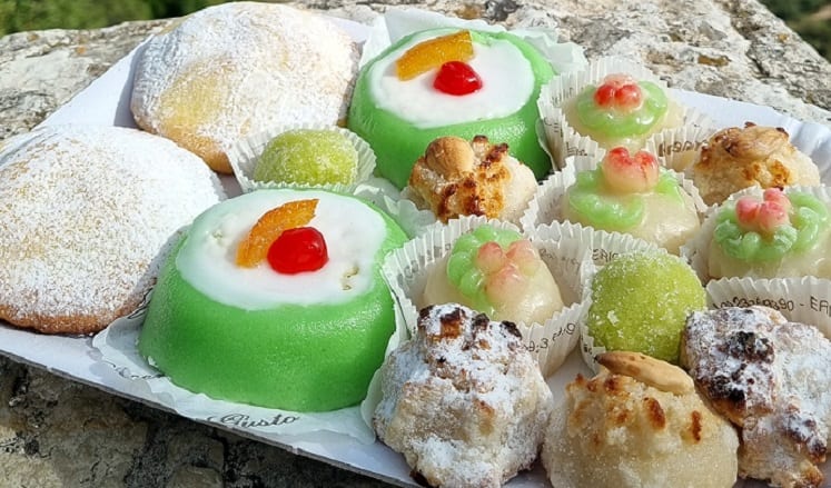 Corso di cucina alla Bagolino, studenti del tempo prolungato imparano a preparare dolci siciliani