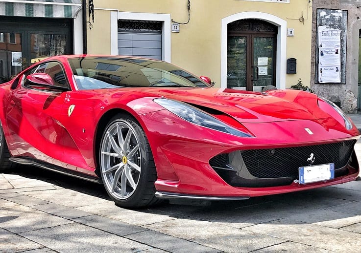 Appuntamento al castello di Alcamo con le mitiche Ferrari, domenica passeggiata fino a Marsala