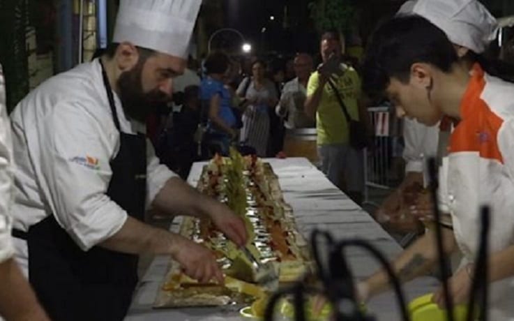 “Stelle del vino sul mare” a Balestrate, enogastronomia ma anche beneficenza con maxi-torta