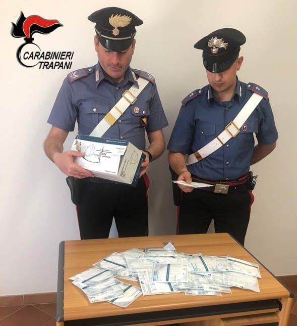 Vendita abusiva di mascherine FFP2. Arrestato un uomo ad Erice