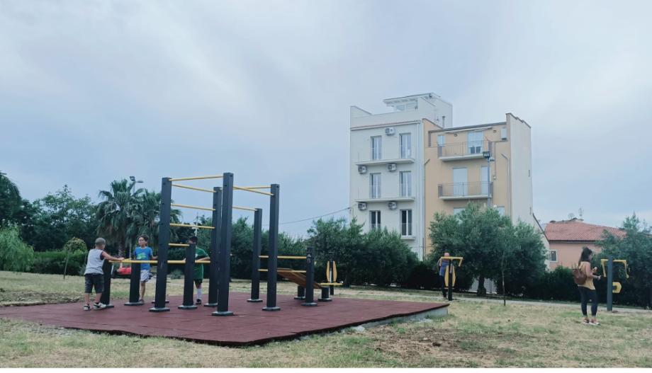 Area fitness in parco pubblico ad Alcamo. Anche attrezzi per diversamente abili e con QR Cide