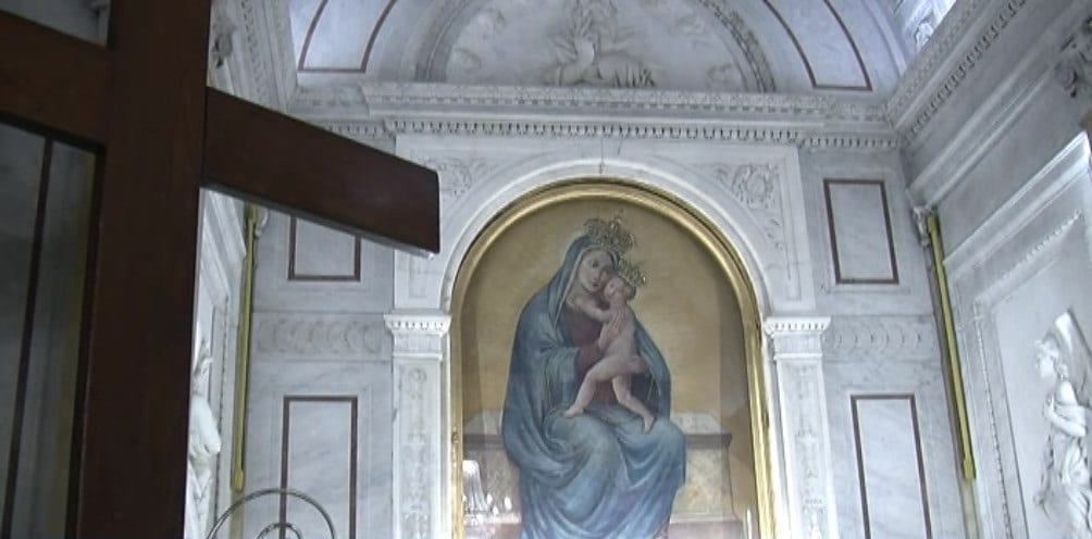 Povera e semplice ma carica d'amore. Santuario alcamese accoglie 'Croce' GMG