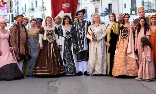 Pronto il "Corteo Storico Ferdinando Vega". Cento figuranti e carro con l’immagine della Madonna