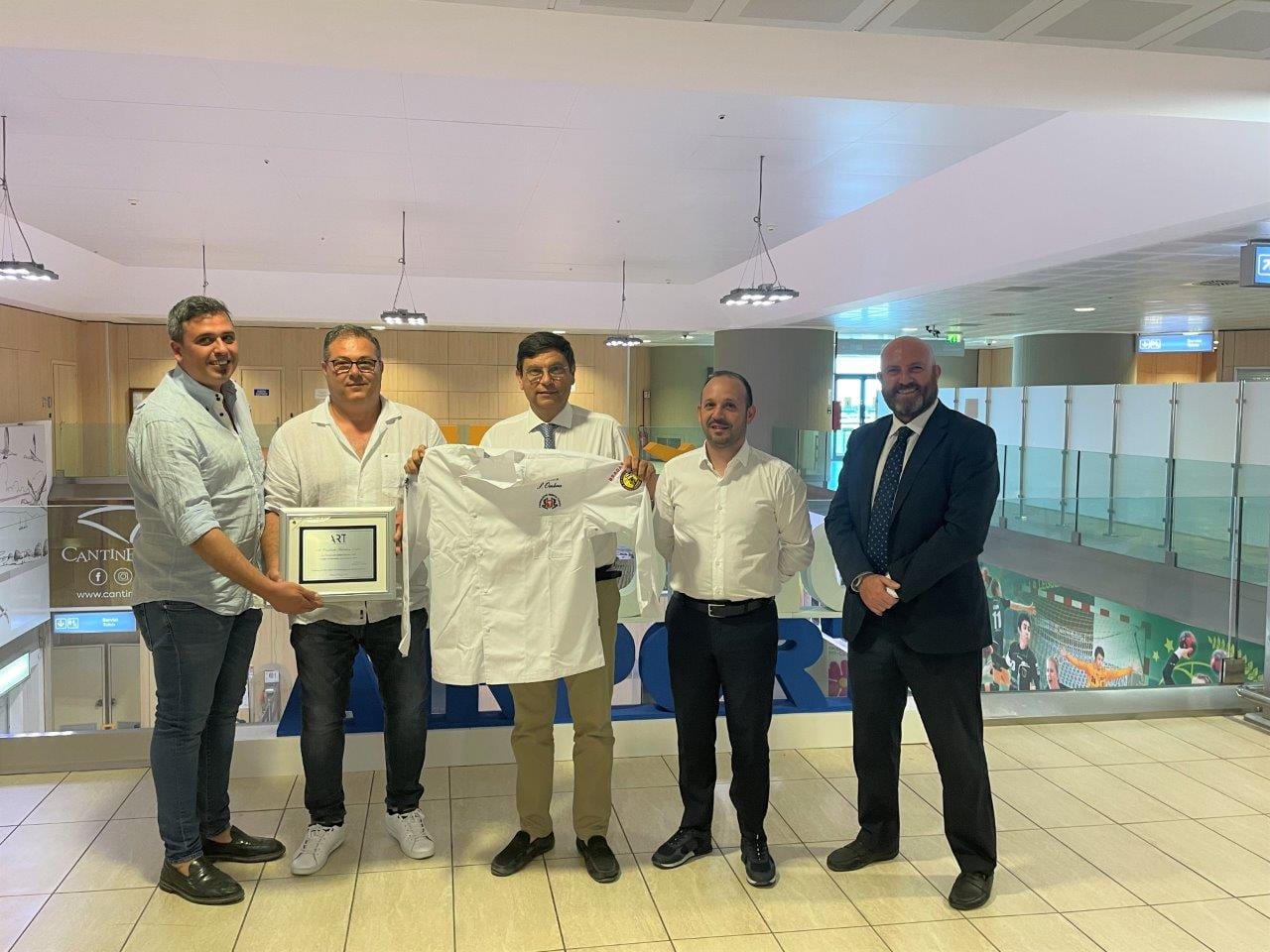 Targa "Associazione Ristoratori Trapanesi". Premio a Salvatore Ombra dell'Airgest