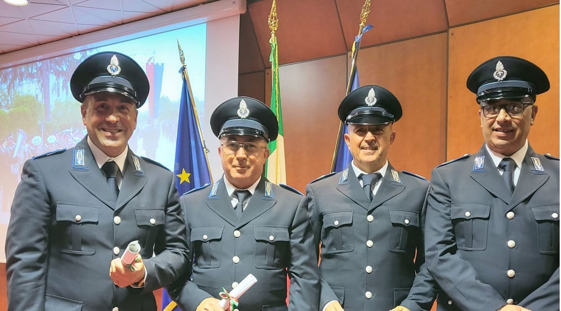 Salvano famiglia da un incendio. Premiati agenti polizia penitenziaria di Favignana