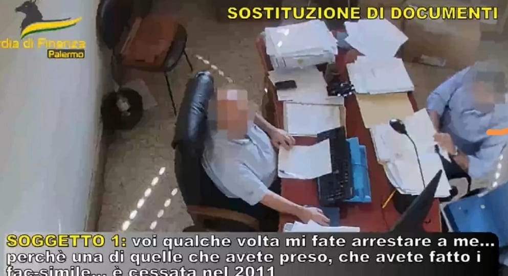 Truffa, funzionari corrotti di IPA e UIA. Dodici arresti della GdF per ‘favori’ illeciti nelle pratiche