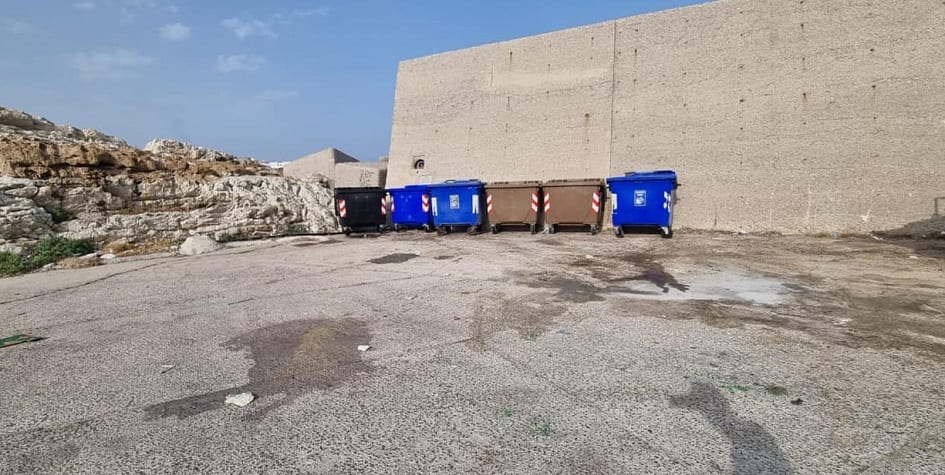 Abbandono rifiuti a Terrasini bonifica di area portuale e banchina. Multe a Partinico