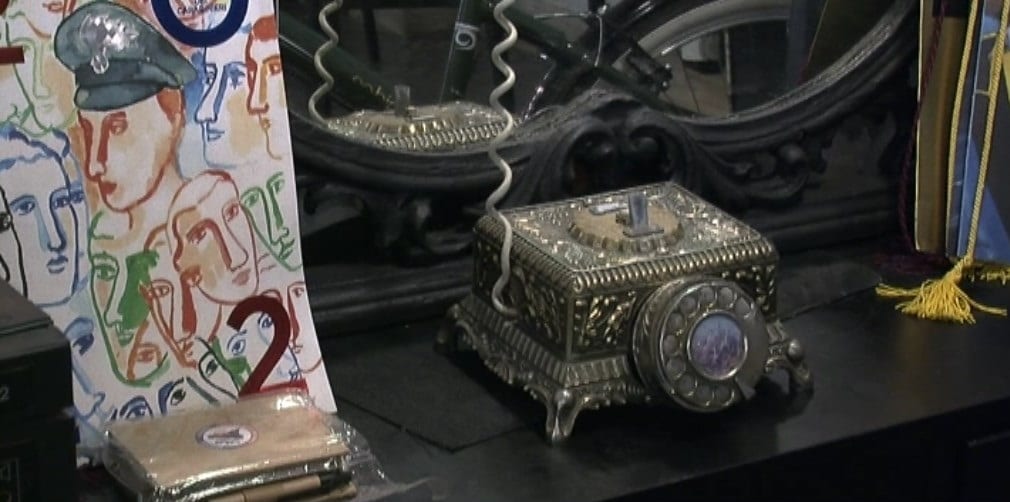 Ama il vintage e il suo bar diventa un piccolo museo. Particolare estro per un alcamese