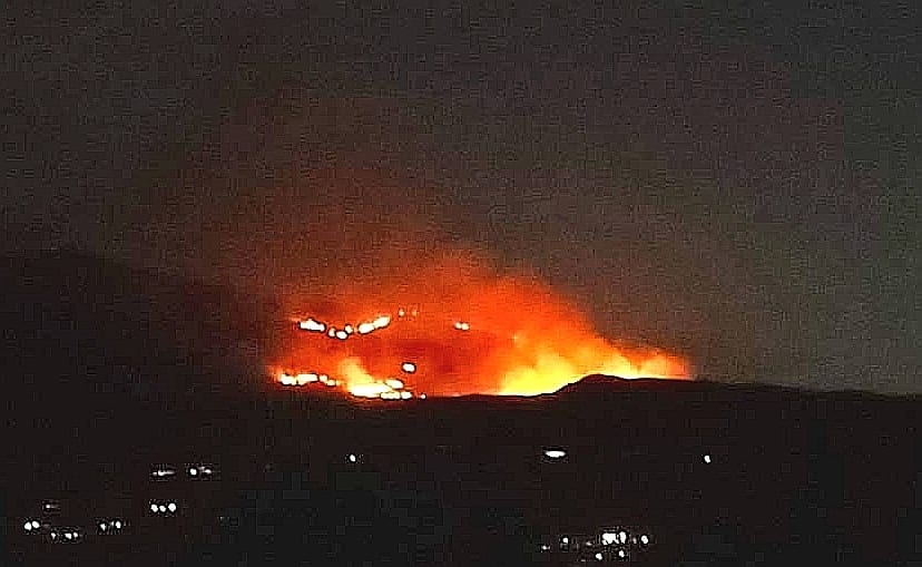 Monte Sparagio, incendio domato soltanto in mattinata. Necessari elicottero e due canadair