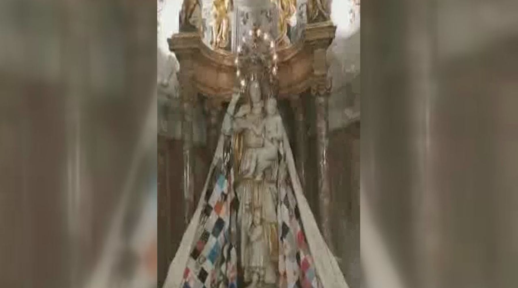 Vestizione di "Maria Santissima del Soccorso", mostrato il manto ai fedeli