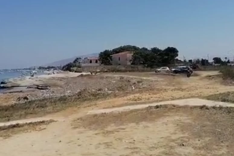 Ordigni bellici, relitto romano e nave settecentesca. A Marausa nessuno rispetta divieti
