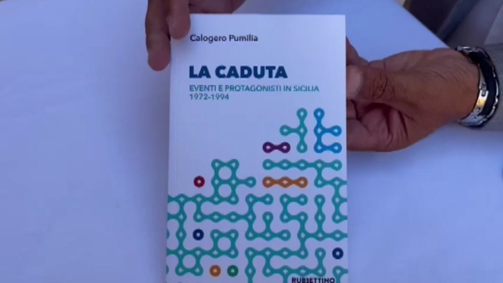 La "Caduta", libro di Pumilia. l racconto di 25 anni di politica