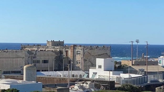 Attivo il "Punto Crisi" a Pantelleria, servizi di accoglienza e vigilanza per i migranti