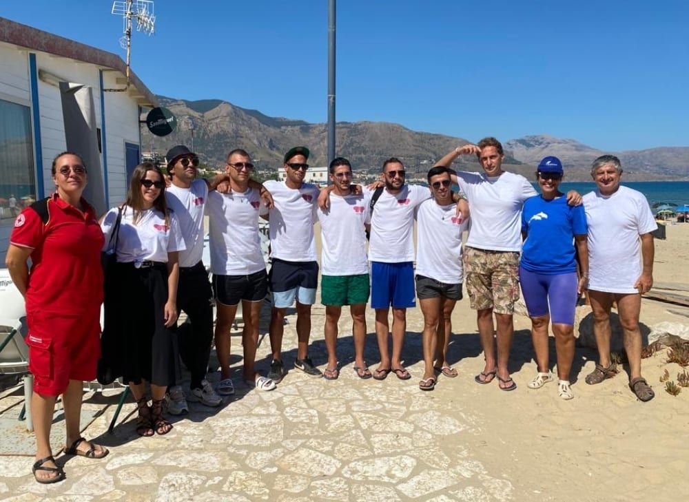 “Setacciamo la nostra spiaggia”, associaziono e CRI in azione ad Alcamo Marina