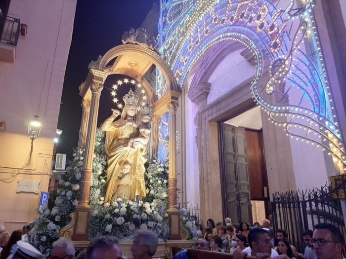 Boom di presenze per il 'festino' di Castellammare del Golfo. Seguitissima la processione