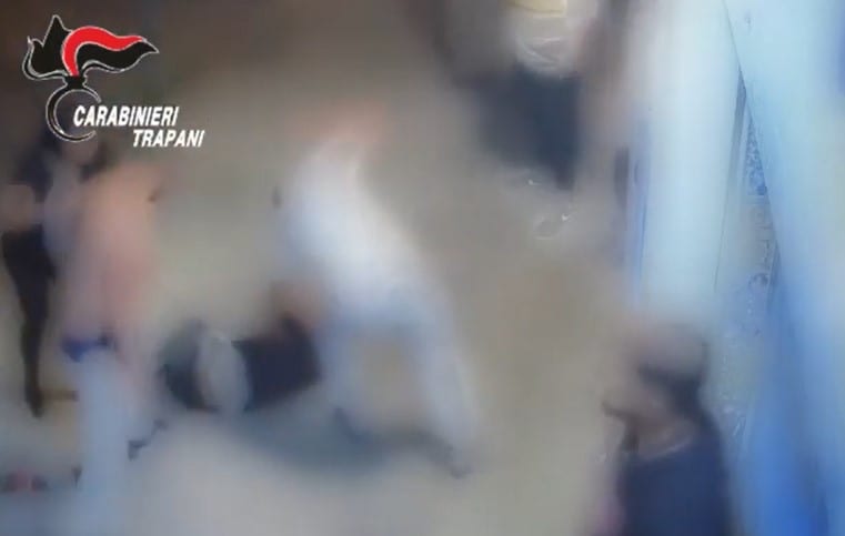 Violento pestaggio di giovane tunisino a Marsala. Carabinieri denunciano quattro persone