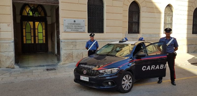 Ubriaco al volante si schianta contro un palo e simula di essere stato rapinato. Denunciato dai carabinieri un trentacinquenne