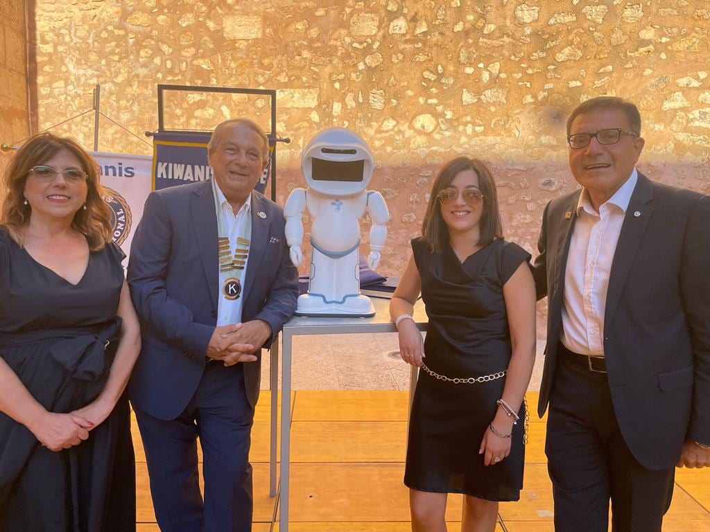 Kiwanis club di Alcamo, dona robot umanoide per bambini autistici