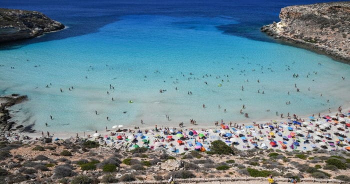 Spiagge più belle d'Italia. National Geographic premia Cala Rossa a Favignana e Isola dei Conigli a Lampedusa