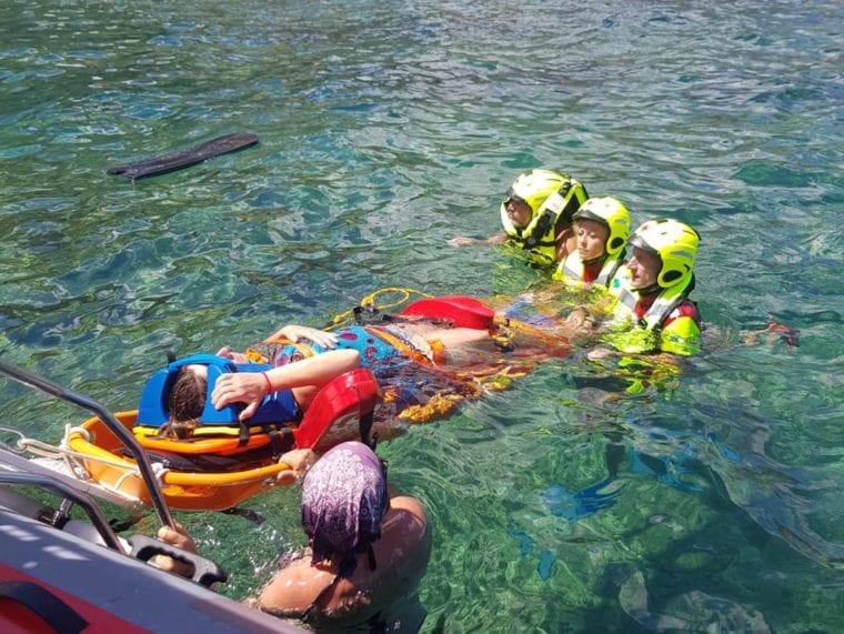 Turista scivola sulle rocce di "Fossa dello Stinco". Soccorso dell'equipaggio OPSA della CRI di Alcamo
