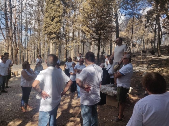 Scorace, tutti insieme per protestare e chiedere rinascita del bosco