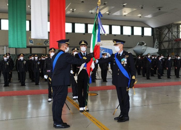 Avvicendamento alla guida del Reparto, il 37° Stormo rinnova il drappo della propria Bandiera di Guerra